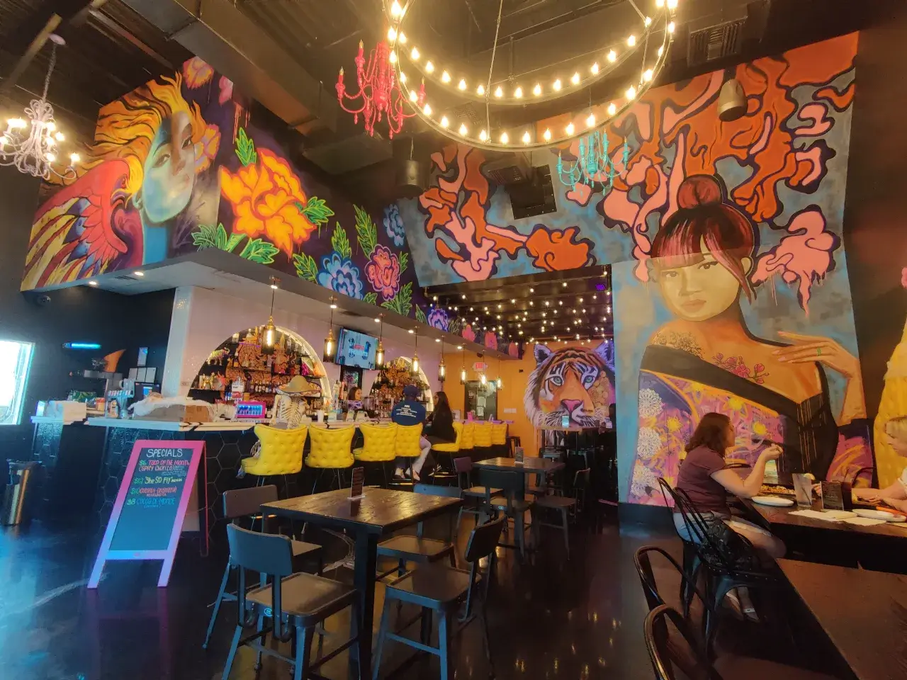 Vandals Street Kitchen Restaurant Mobile Alabama 8