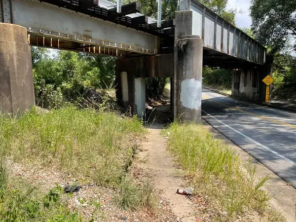 railroad overpass in midtown mobile alabama